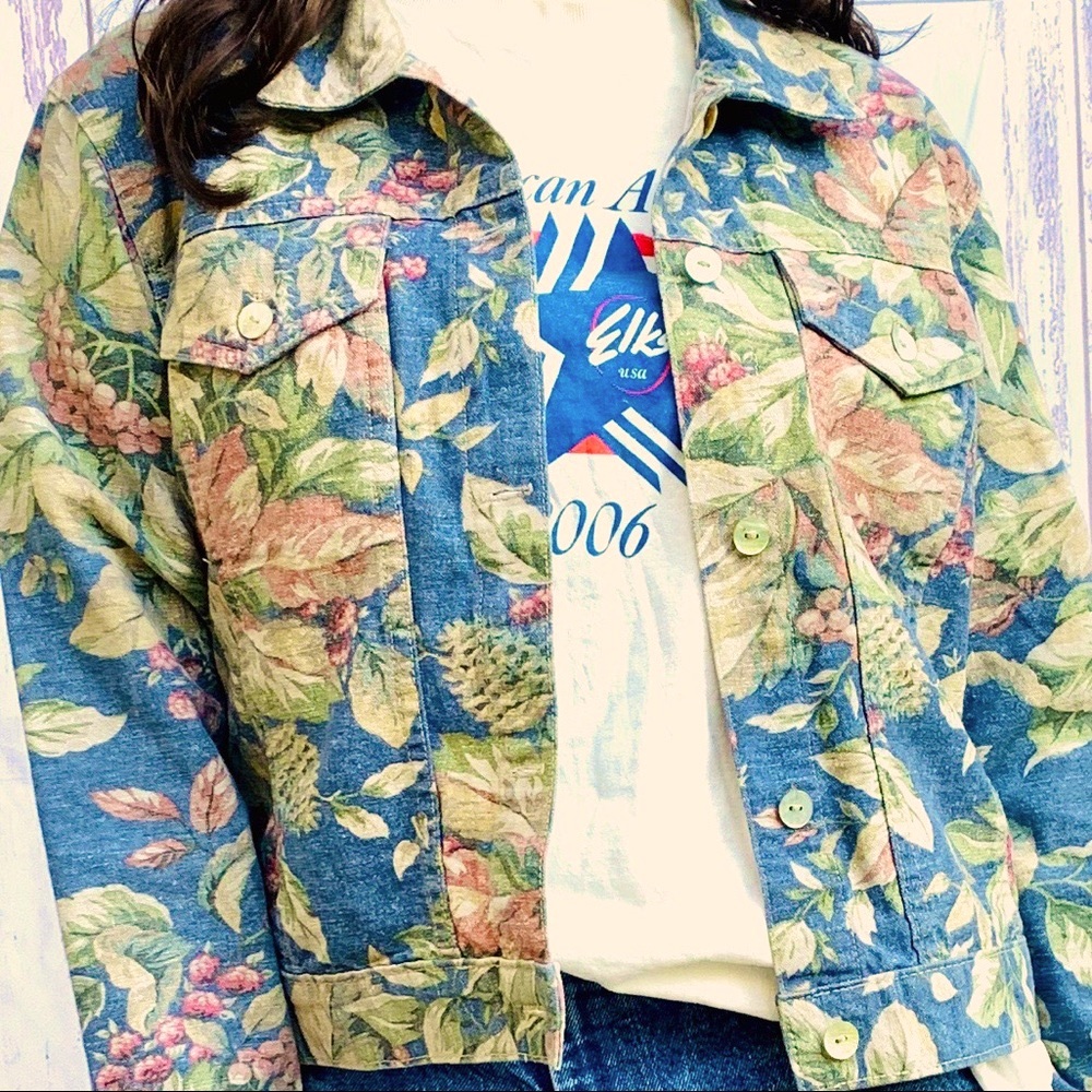 Vintage denim floral print 100% cotton cropped jacket sz medium button closure